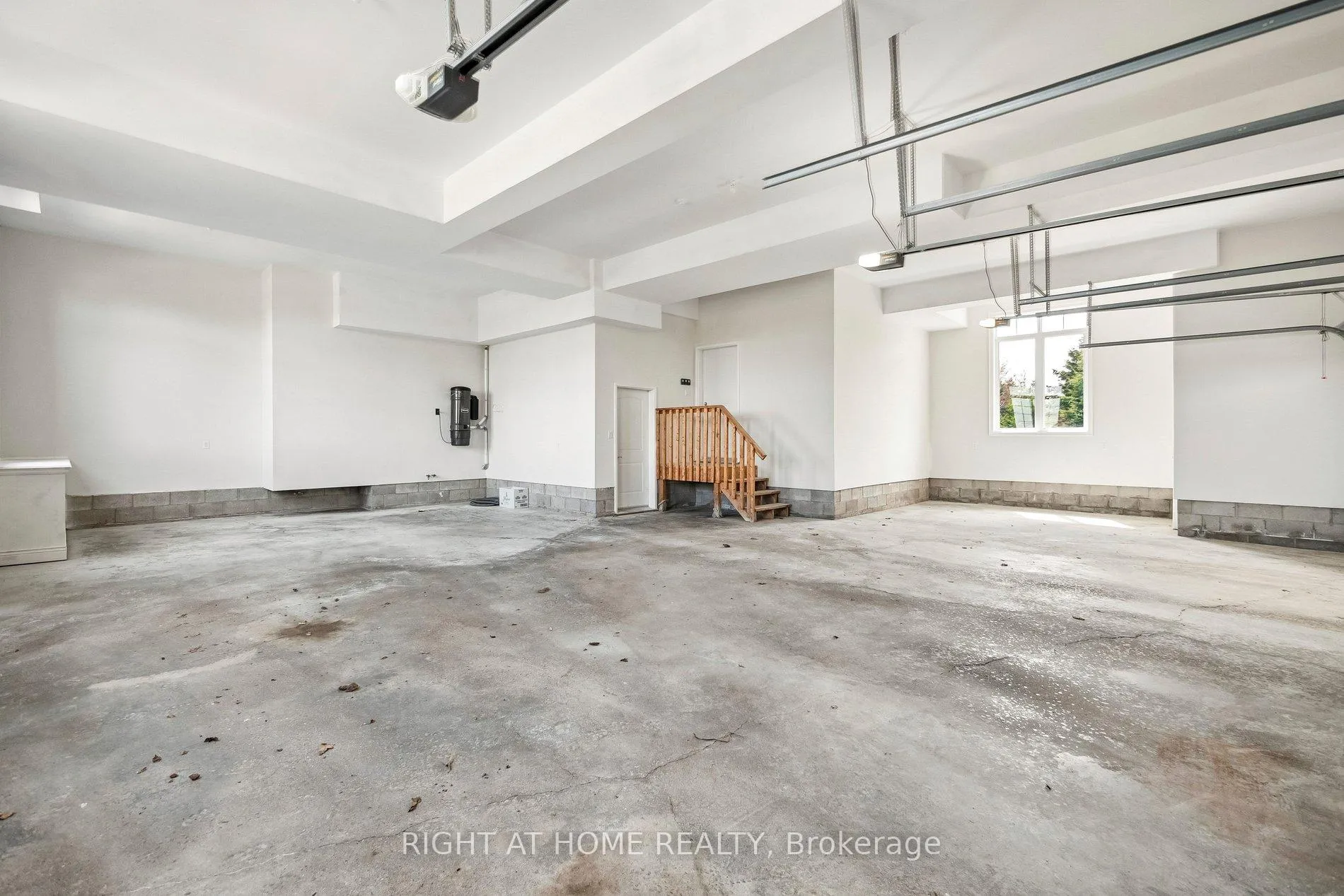 Photo 35 of 18 Bice Court, Clarington, Rural Clarington — HOMEH