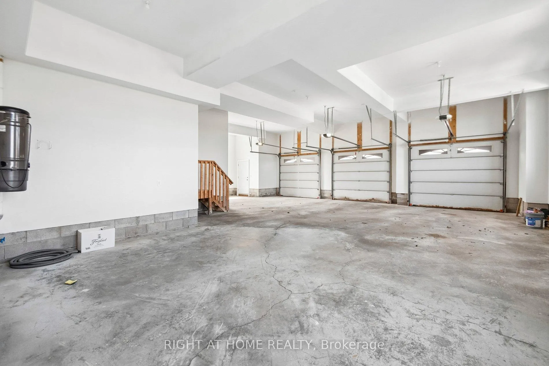 Photo 36 of 18 Bice Court, Clarington, Rural Clarington — HOMEH