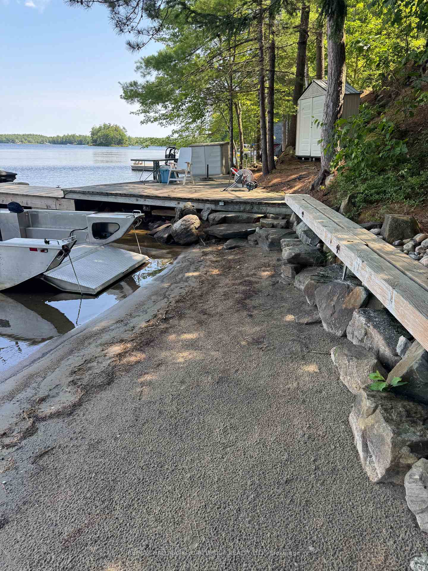Photo 5 of 45 Island 2ml, Gravenhurst, Wood (Gravenhurst) — HOMEH
