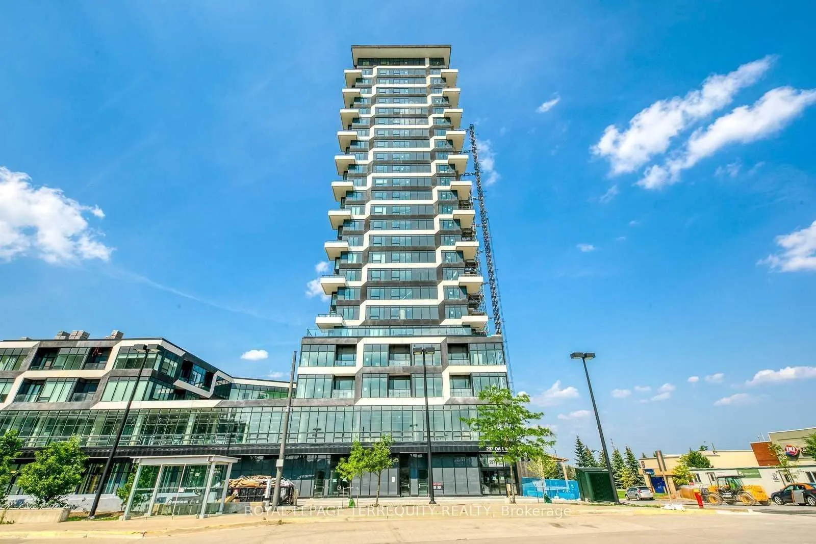 Photo 2 of Unit 1808, 297 Oak Walk Drive, Oakville, River Oaks — HOMEH