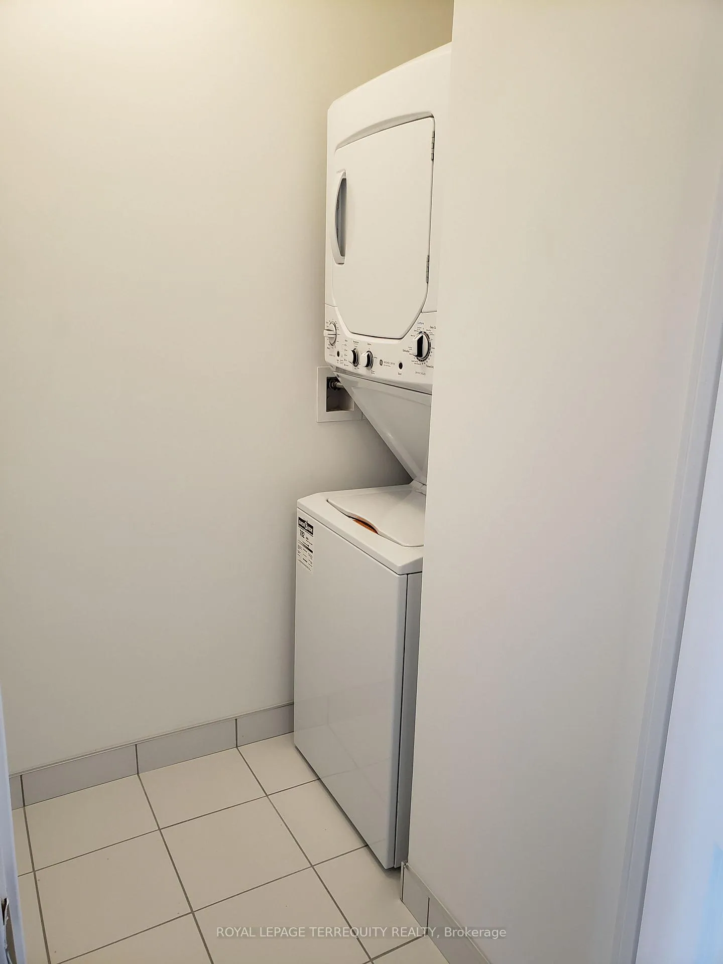 Photo 8 of Unit 1808, 297 Oak Walk Drive, Oakville, River Oaks — HOMEH