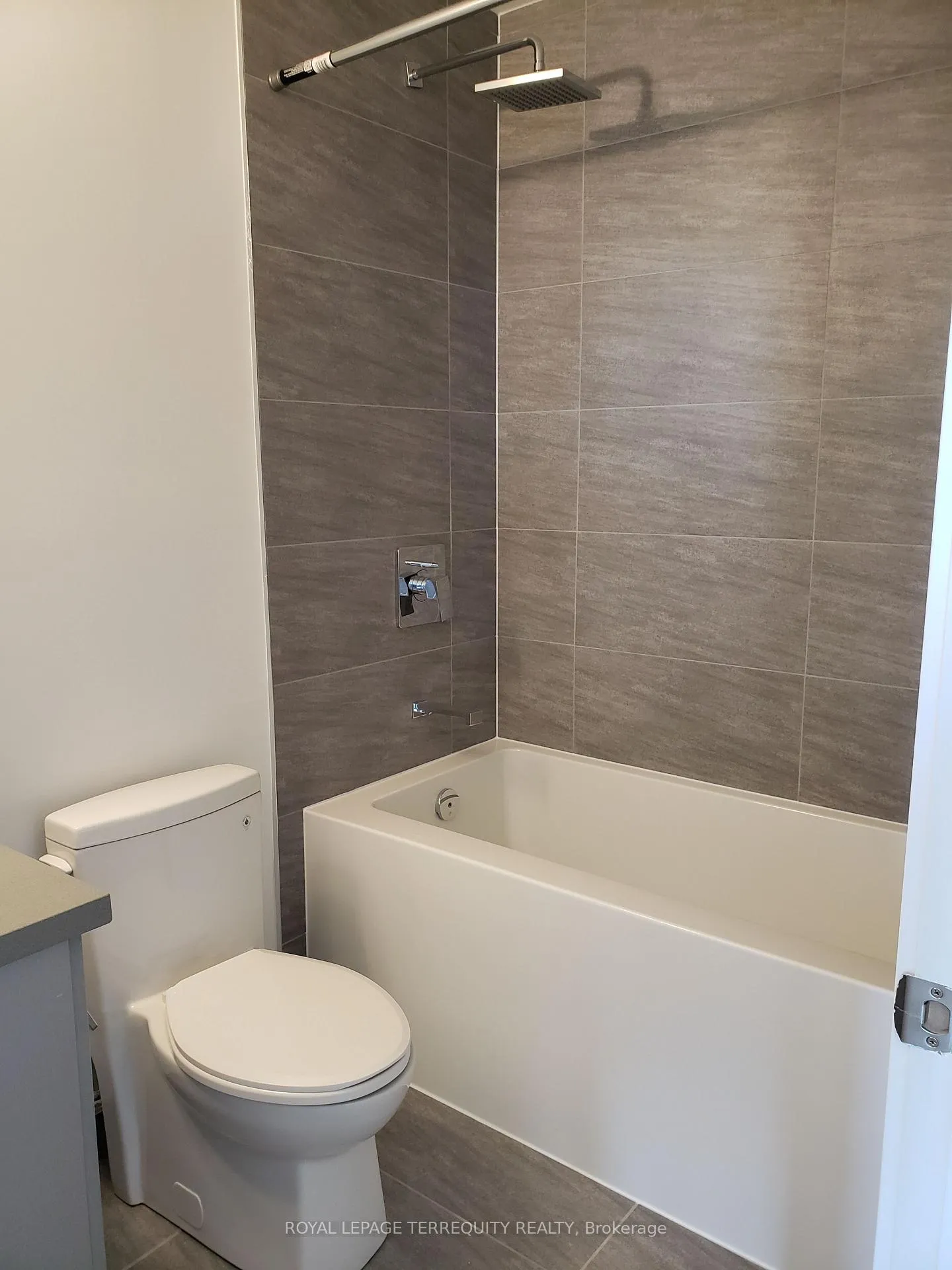 Photo 9 of Unit 1808, 297 Oak Walk Drive, Oakville, River Oaks — HOMEH