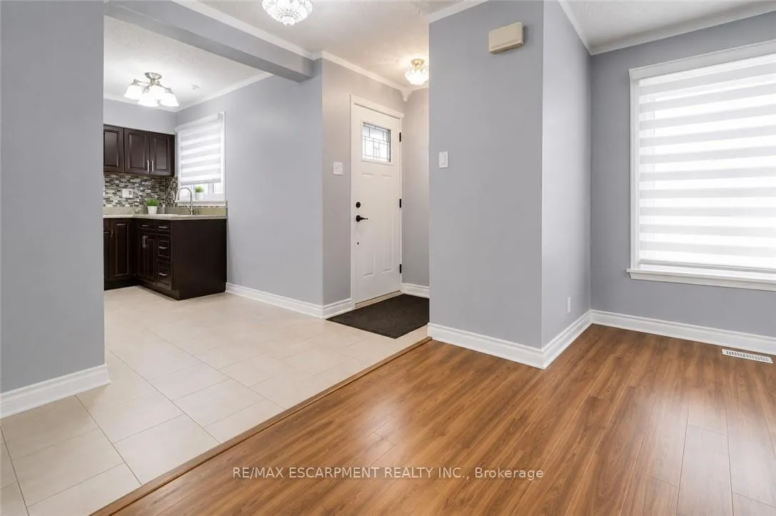 Photo 3 of Unit 7, 110 Ling Road, Scarborough, West Hill — HOMEH