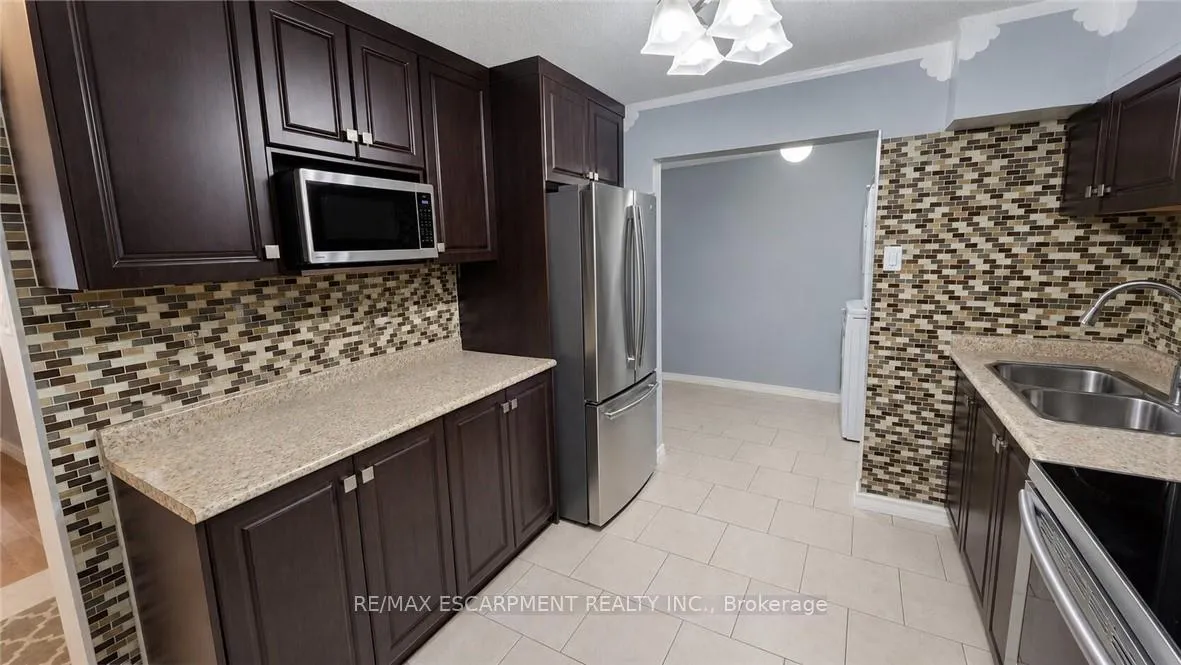 Photo 7 of Unit 7, 110 Ling Road, Scarborough, West Hill — HOMEH