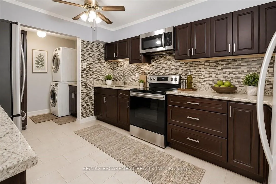 Photo 8 of Unit 7, 110 Ling Road, Scarborough, West Hill — HOMEH