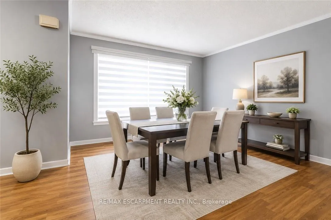 Photo 10 of Unit 7, 110 Ling Road, Scarborough, West Hill — HOMEH