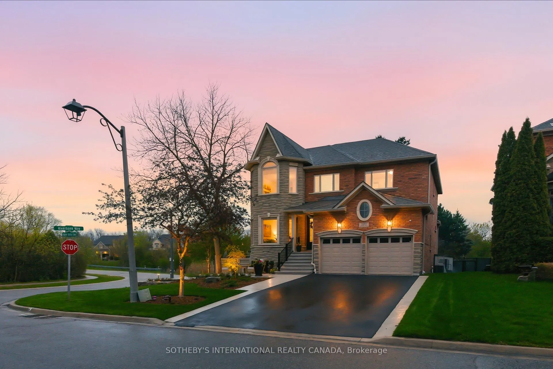 Photo 3 of 2432 Upper Valley Crescent, Oakville, River Oaks — HOMEH