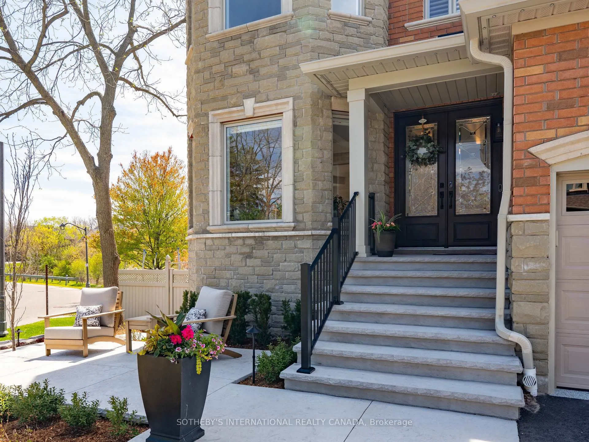 Photo 4 of 2432 Upper Valley Crescent, Oakville, River Oaks — HOMEH