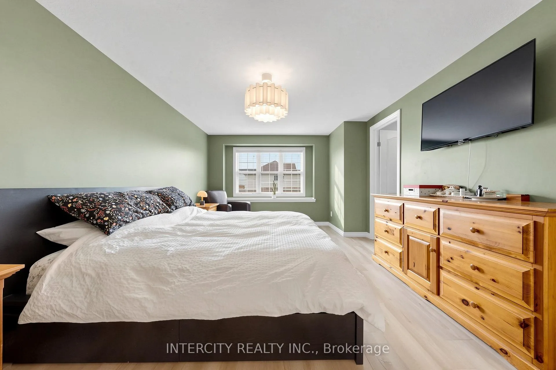 Photo 19 of 70 Edwards Street, Guelph, Grange Road — HOMEH