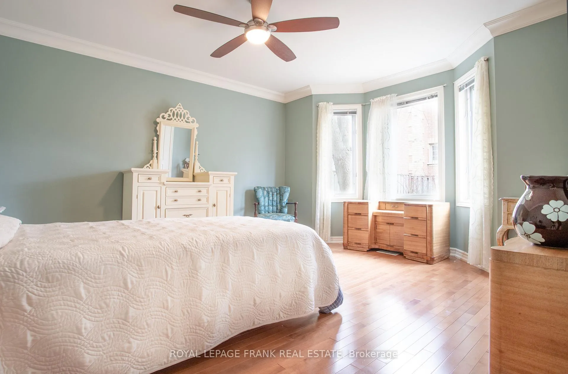 Photo 9 of 2940 Lakeview Boulevard, Ajax, South East — HOMEH