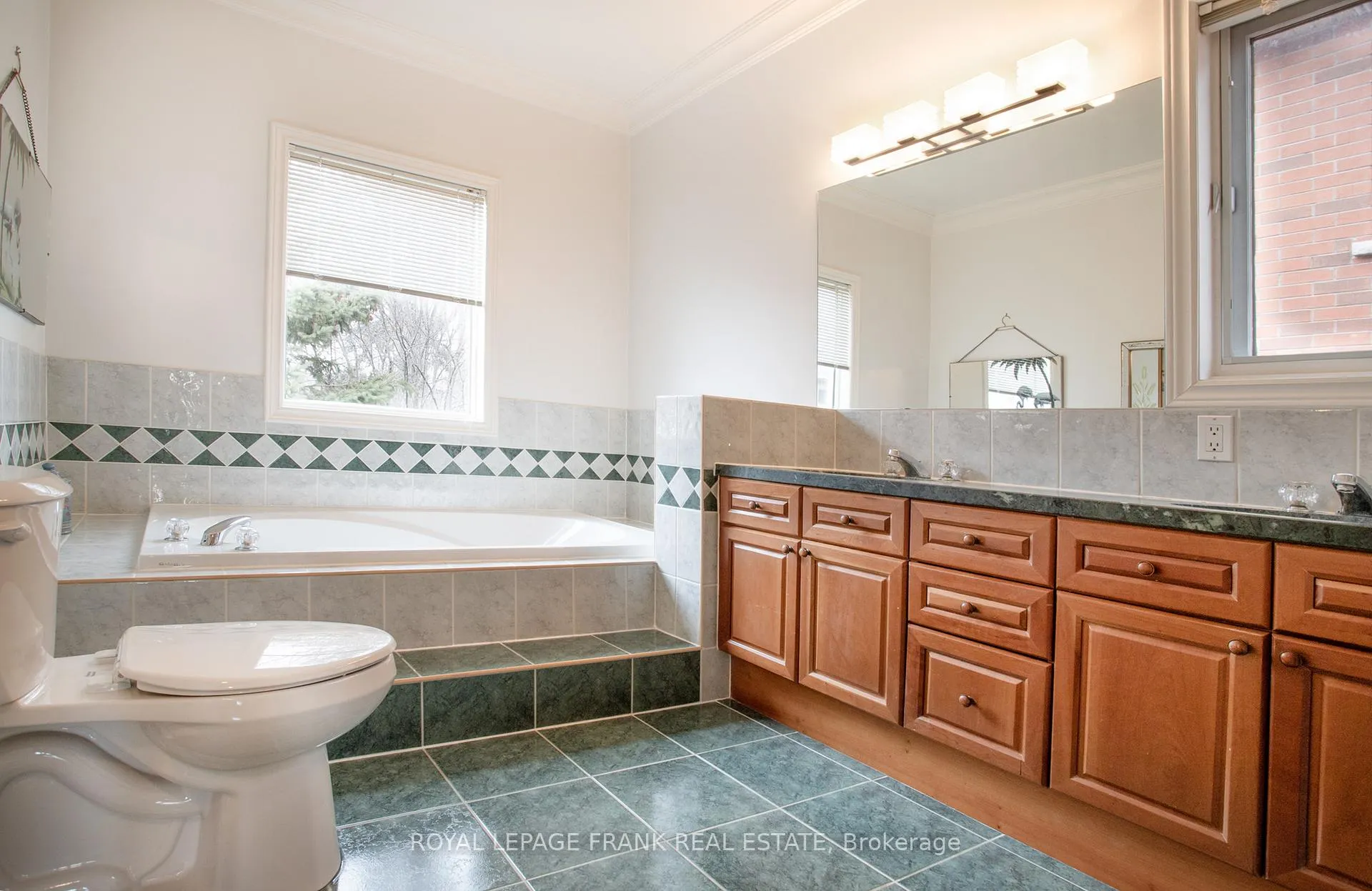 Photo 20 of 2940 Lakeview Boulevard, Ajax, South East — HOMEH
