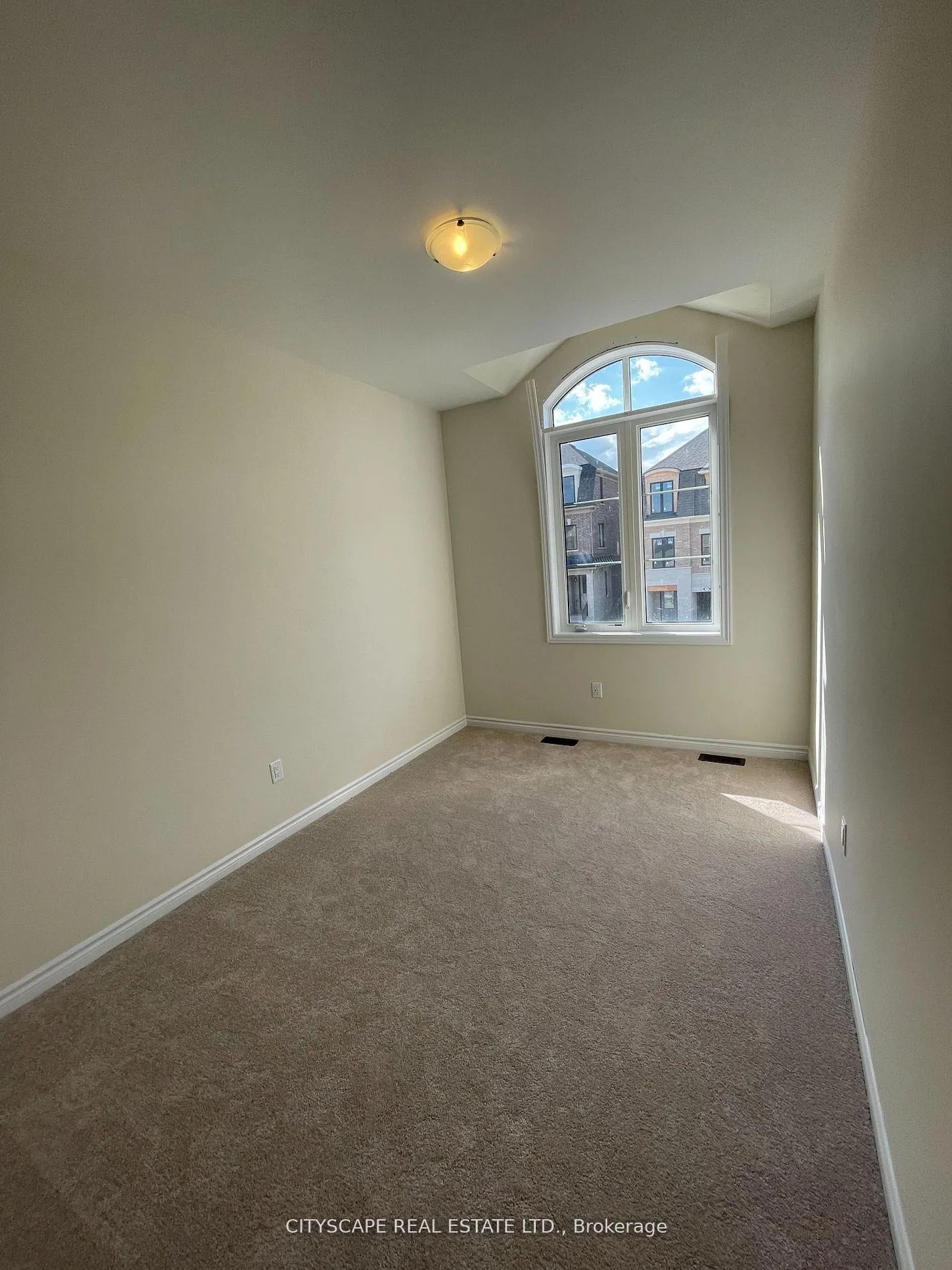 Photo 3 of 1392 Almonte Drive, Burlington, Tyandaga — HOMEH