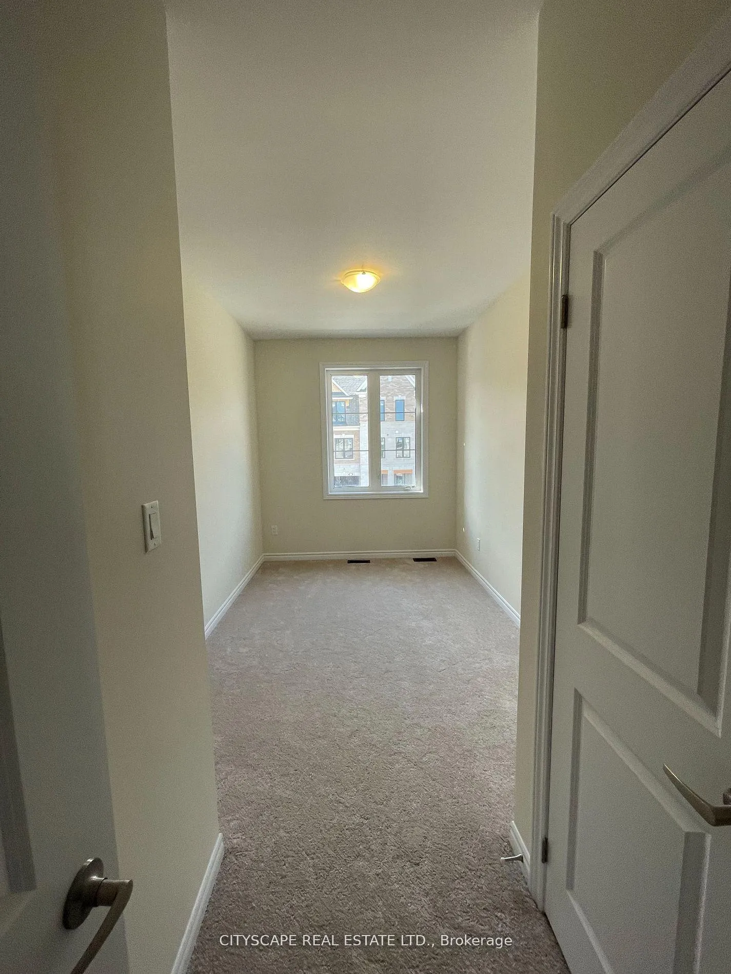 Photo 4 of 1392 Almonte Drive, Burlington, Tyandaga — HOMEH