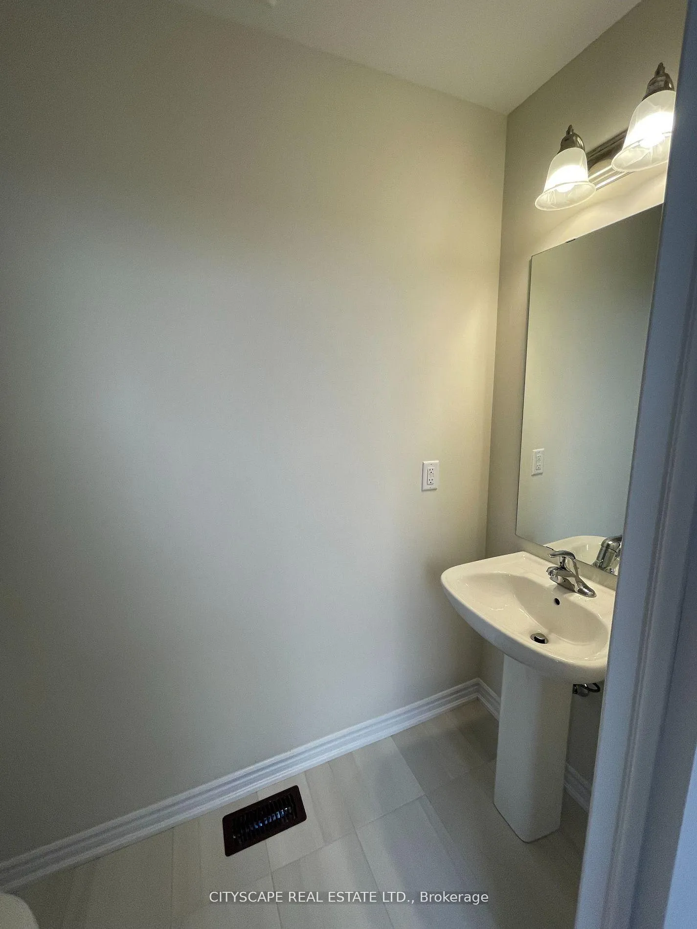 Photo 8 of 1392 Almonte Drive, Burlington, Tyandaga — HOMEH