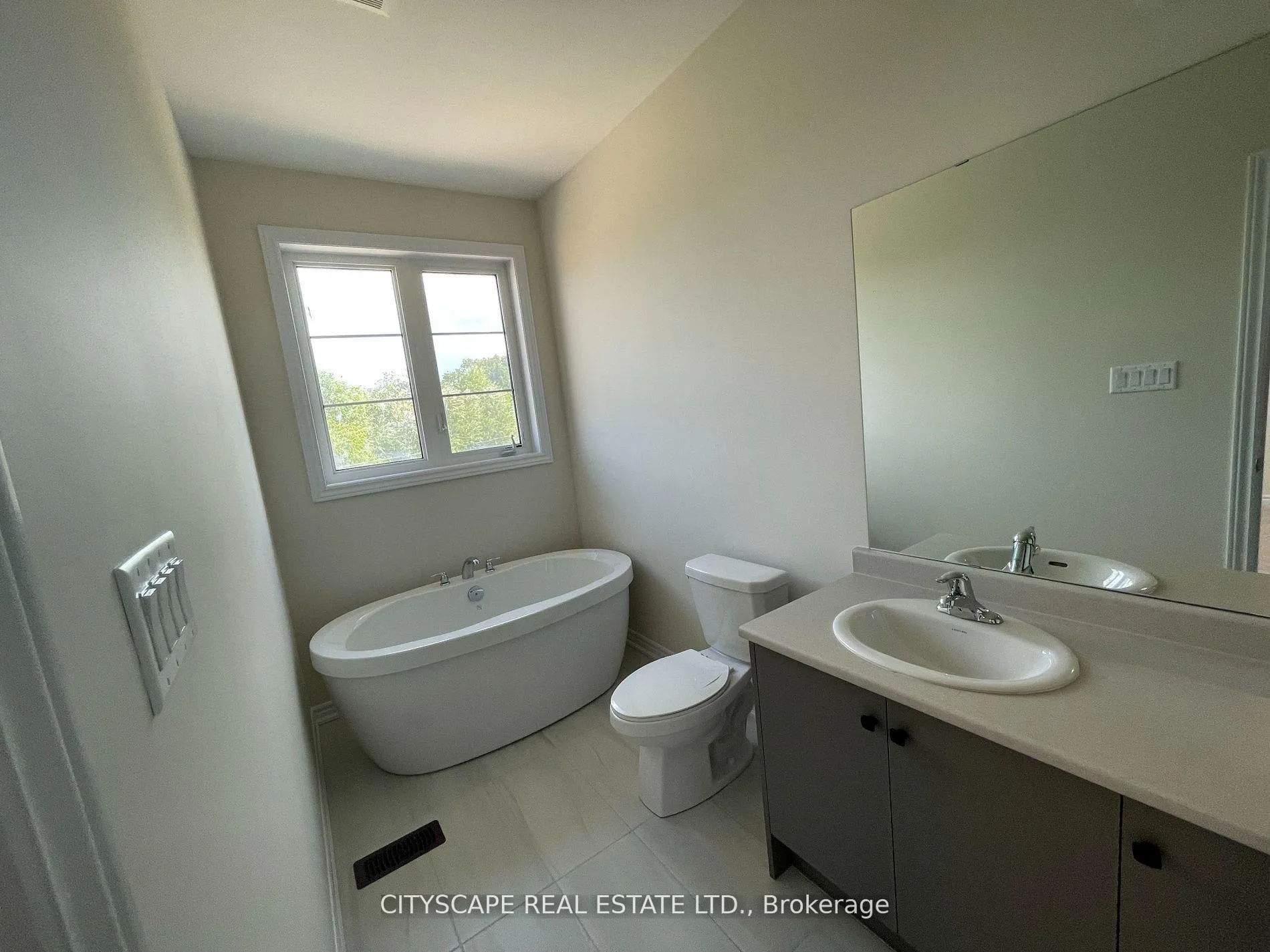 Photo 10 of 1392 Almonte Drive, Burlington, Tyandaga — HOMEH