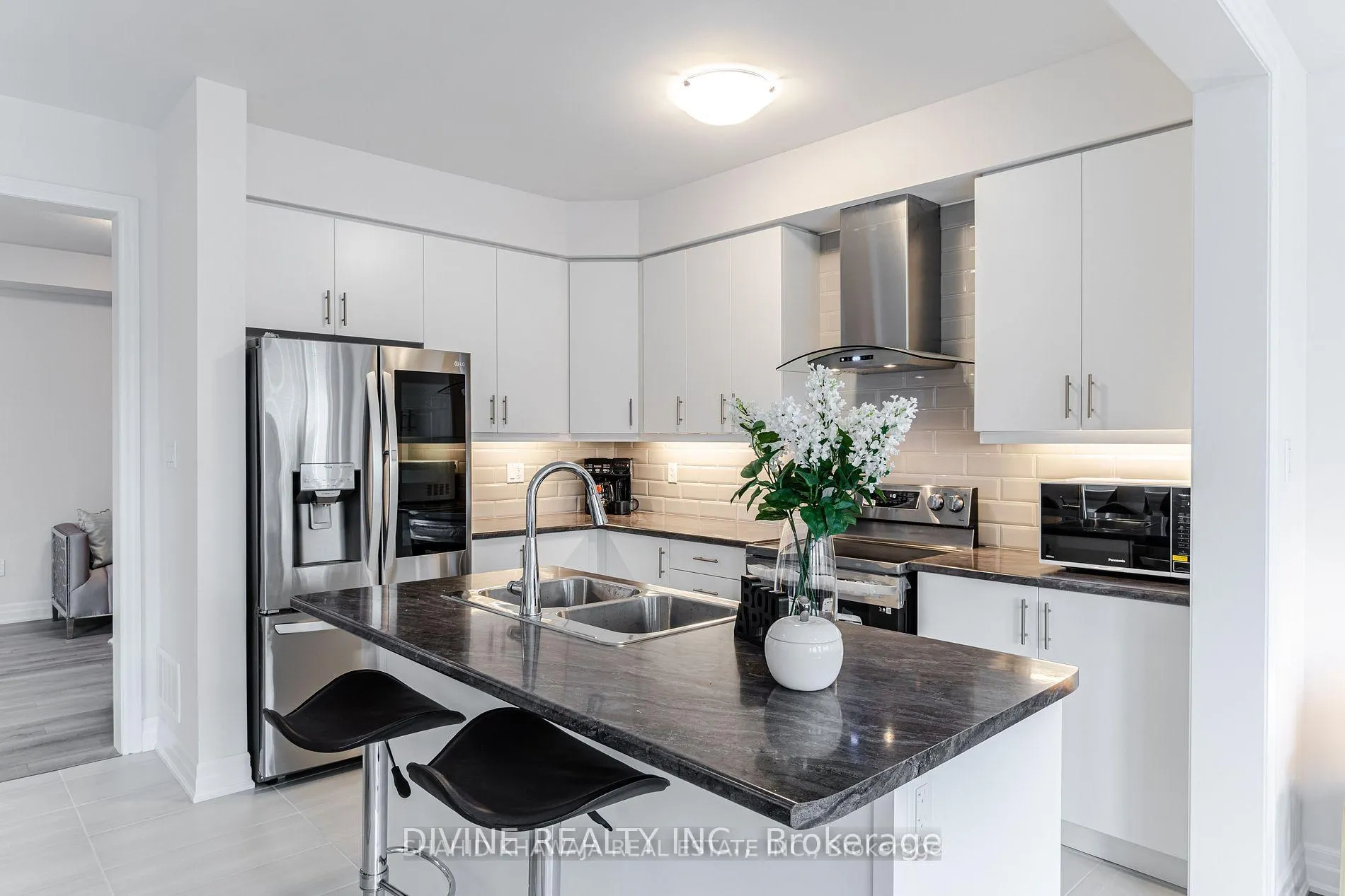 Photo 12 of 9241 White Oak Avenue, Niagara Falls, Lyons Creek — HOMEH