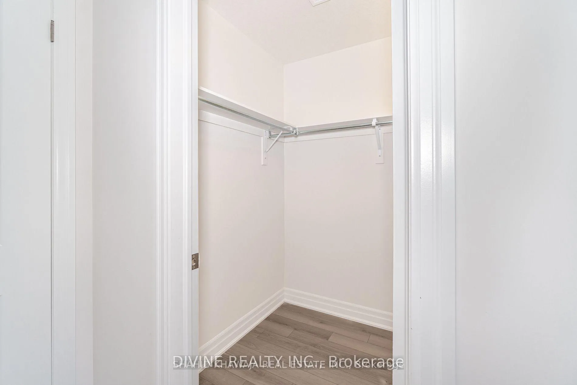 Photo 24 of 9241 White Oak Avenue, Niagara Falls, Lyons Creek — HOMEH