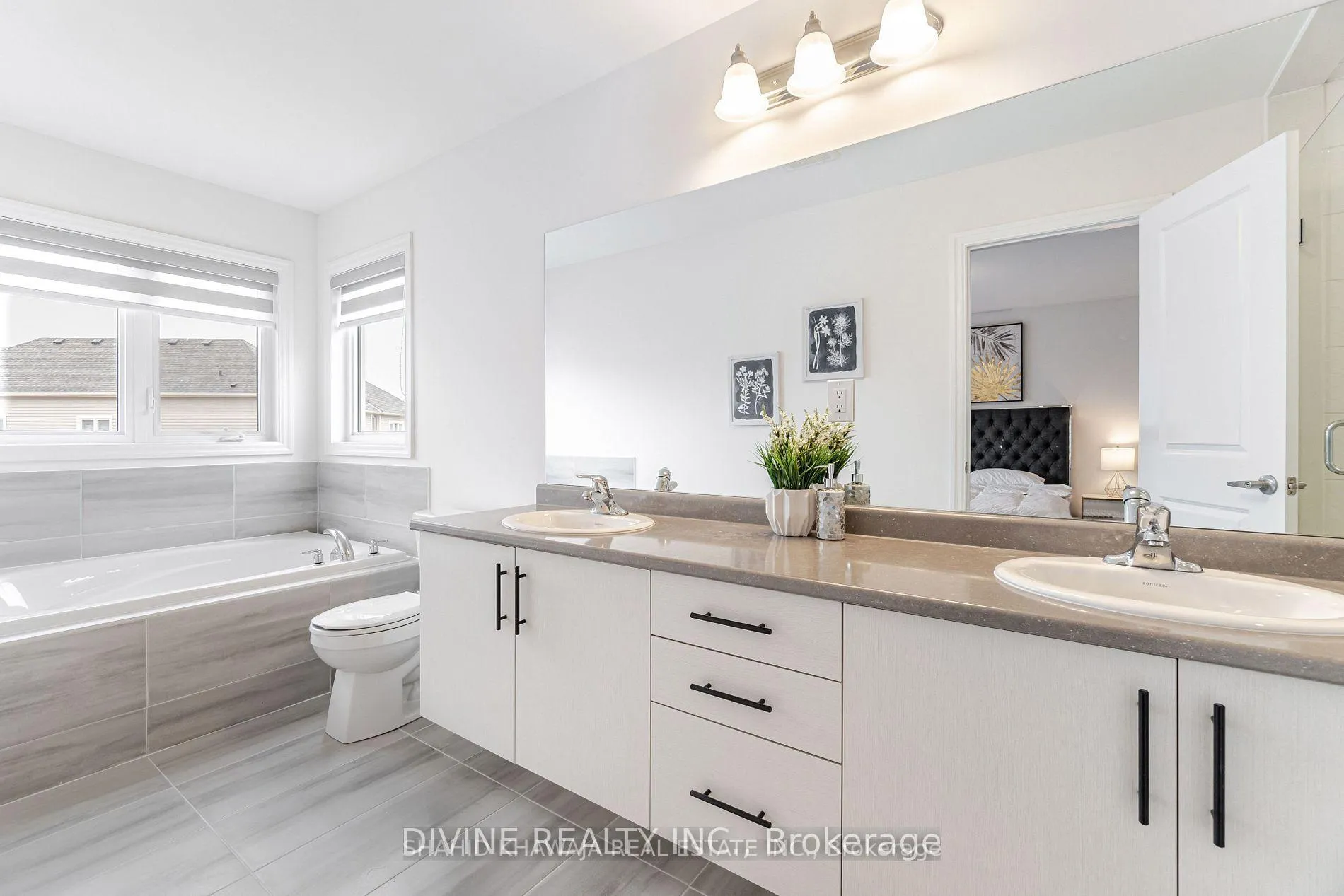 Photo 25 of 9241 White Oak Avenue, Niagara Falls, Lyons Creek — HOMEH