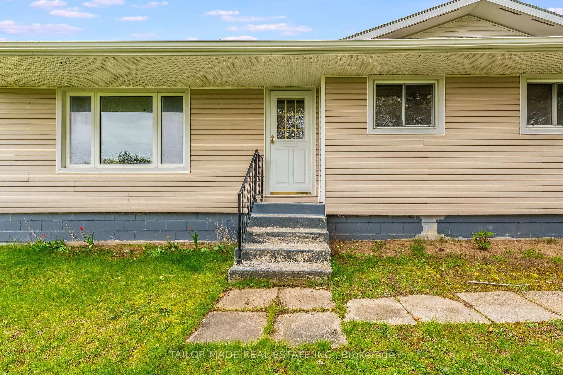 Photo 3 of 61 George Street, Clearview, Creemore — HOMEH