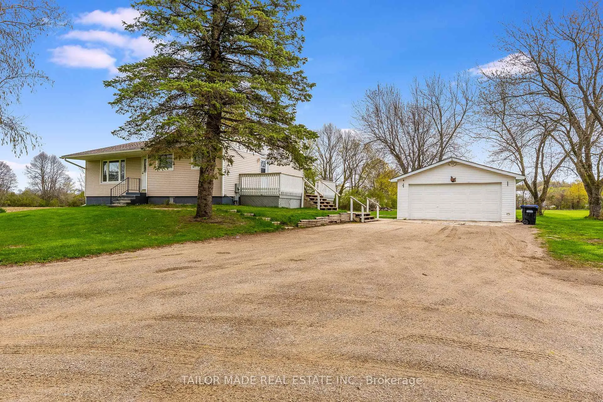 Photo 4 of 61 George Street, Clearview, Creemore — HOMEH