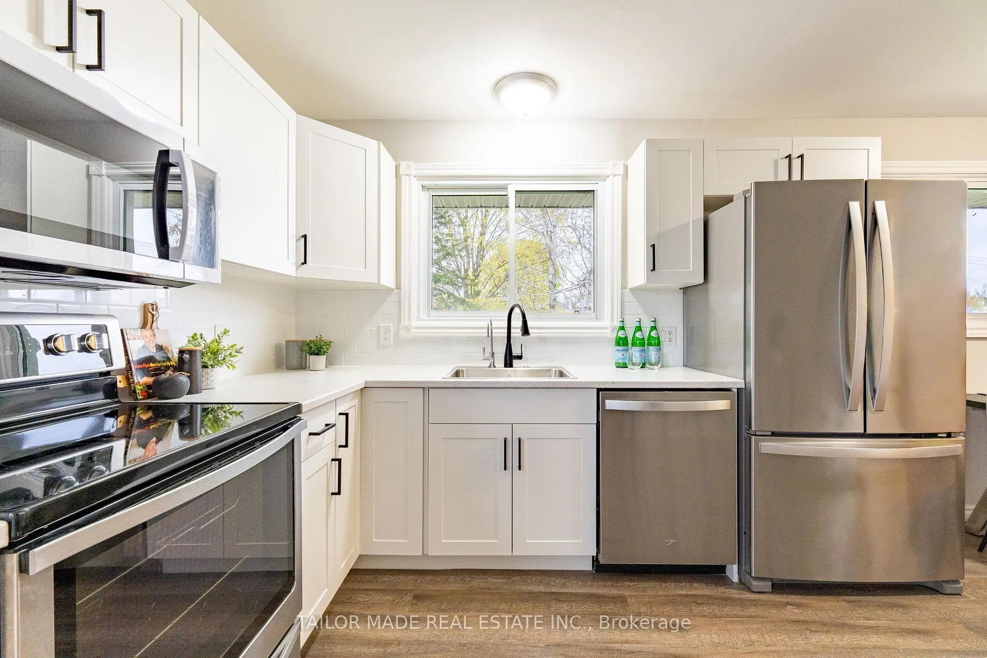 Photo 10 of 61 George Street, Clearview, Creemore — HOMEH