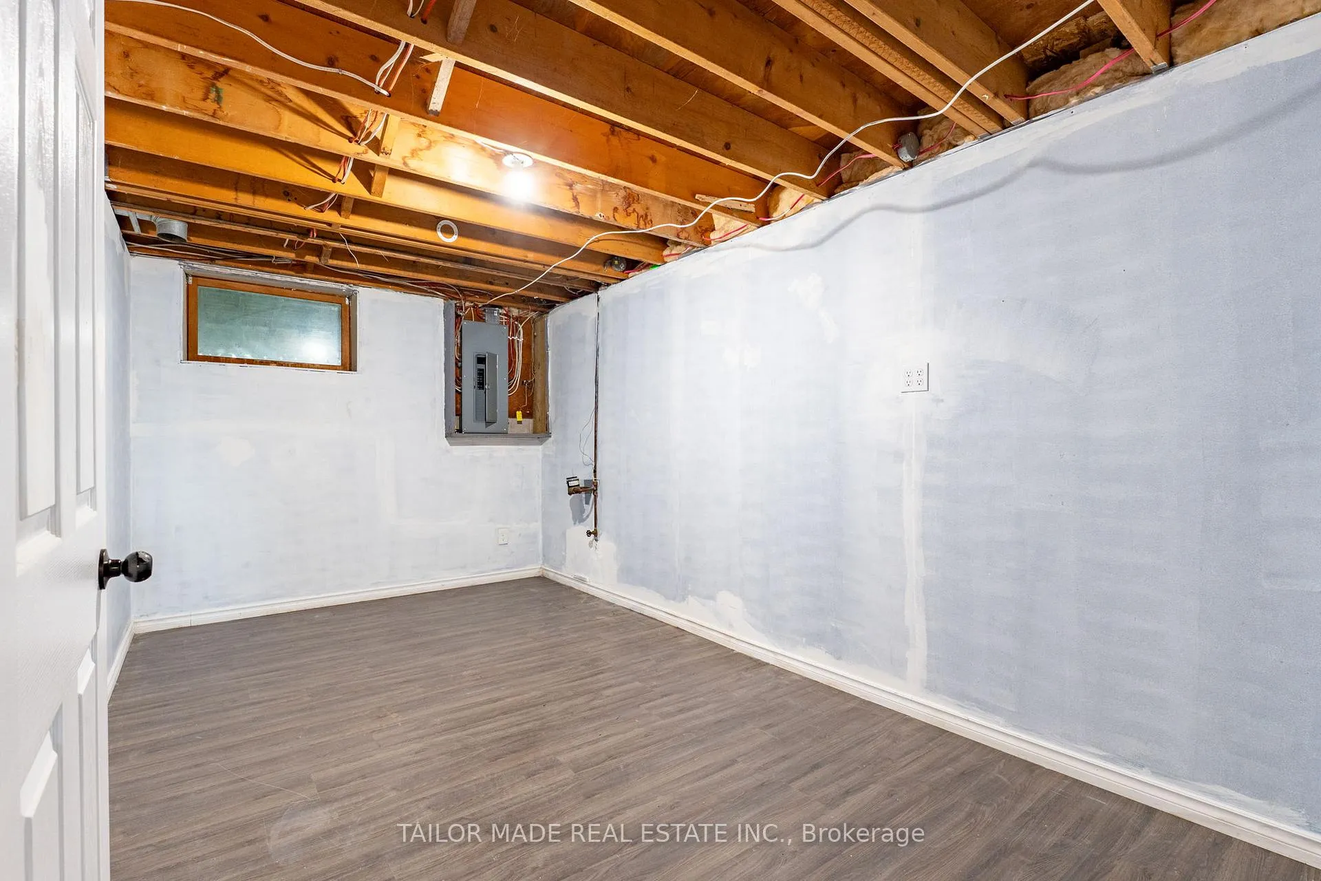 Photo 33 of 61 George Street, Clearview, Creemore — HOMEH