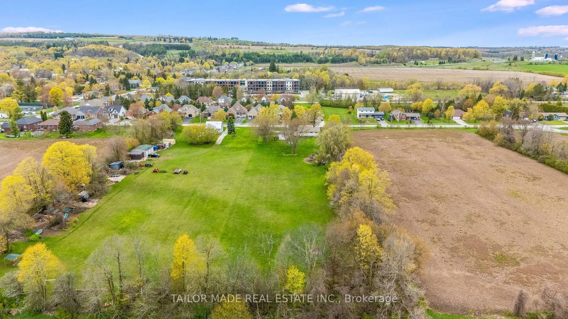 Photo 42 of 61 George Street, Clearview, Creemore — HOMEH