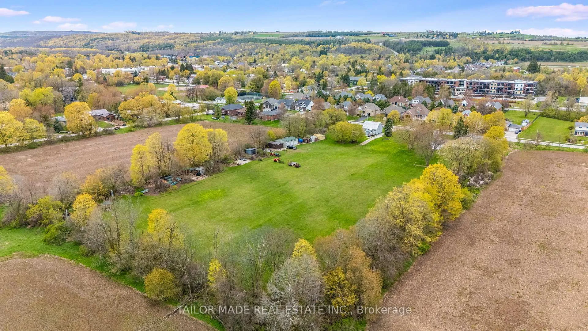 Photo 43 of 61 George Street, Clearview, Creemore — HOMEH