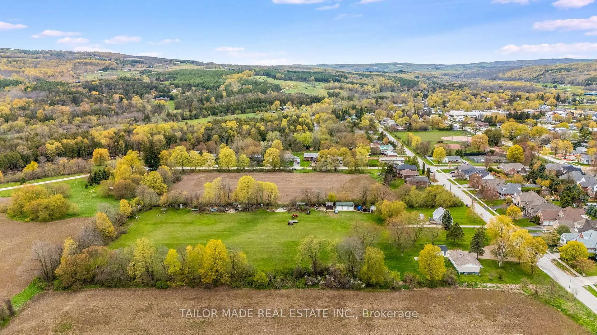 Photo 44 of 61 George Street, Clearview, Creemore — HOMEH