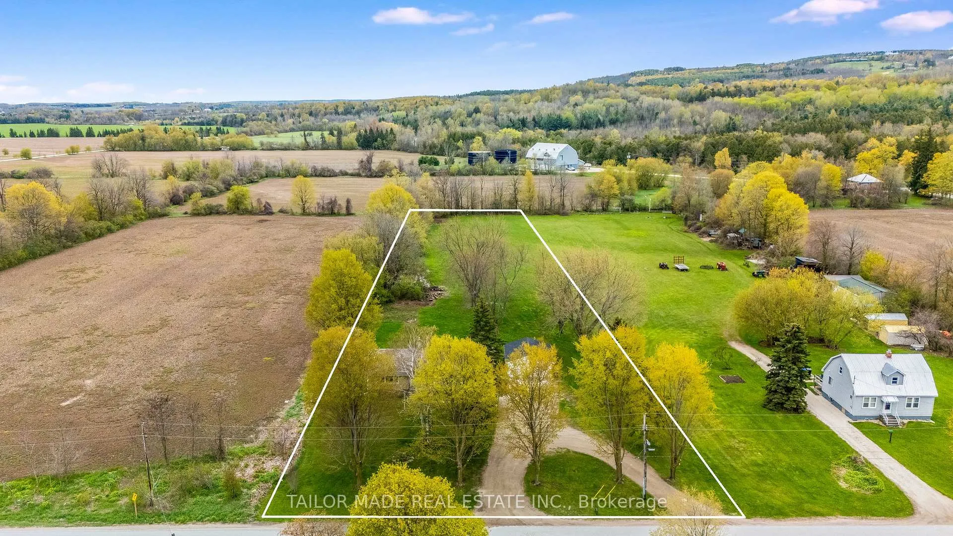 Photo 50 of 61 George Street, Clearview, Creemore — HOMEH