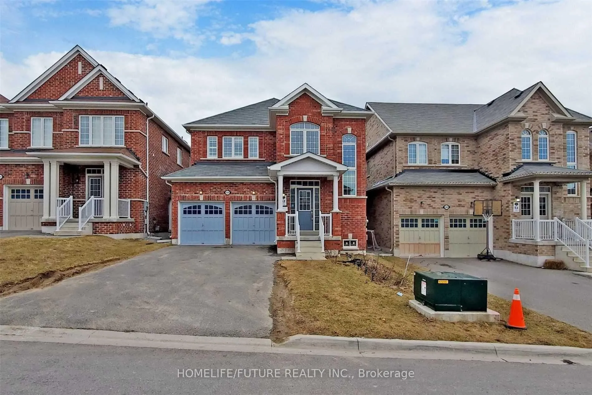 Photo 2 of 984 Wrenwood Drive, Oshawa, Taunton — HOMEH