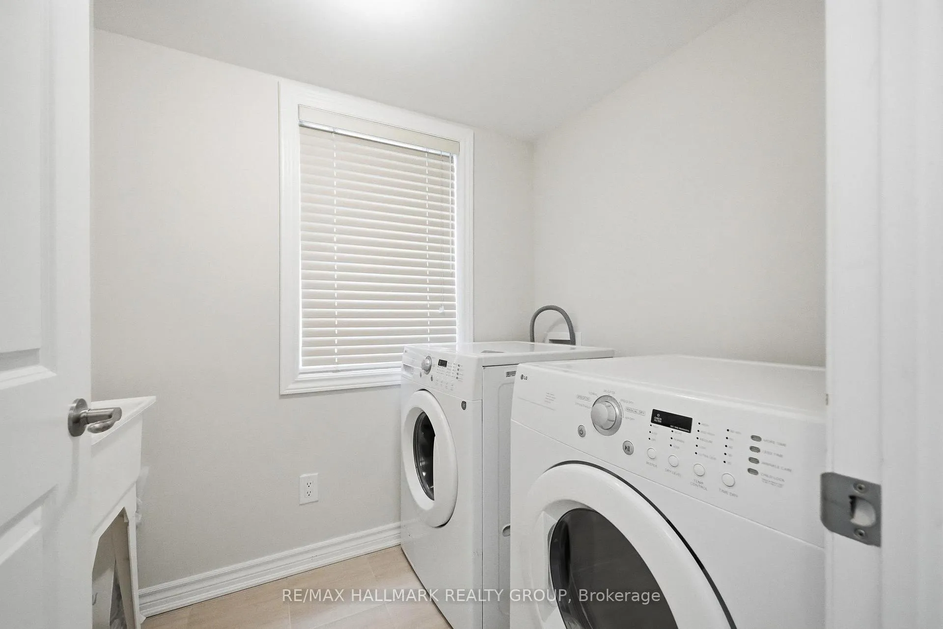 Photo 4 of 224 Clintonia Street, Ottawa, Kanata - Emerald Meadows/Trailwest — HOMEH