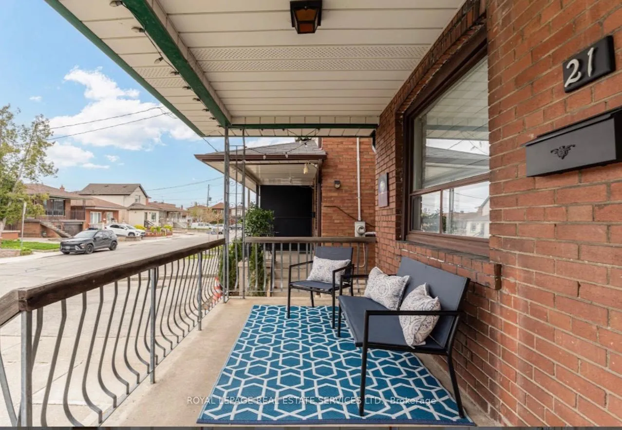 Photo 3 of 21 Hatherley Road, Toronto, Caledonia-Fairbank — HOMEH
