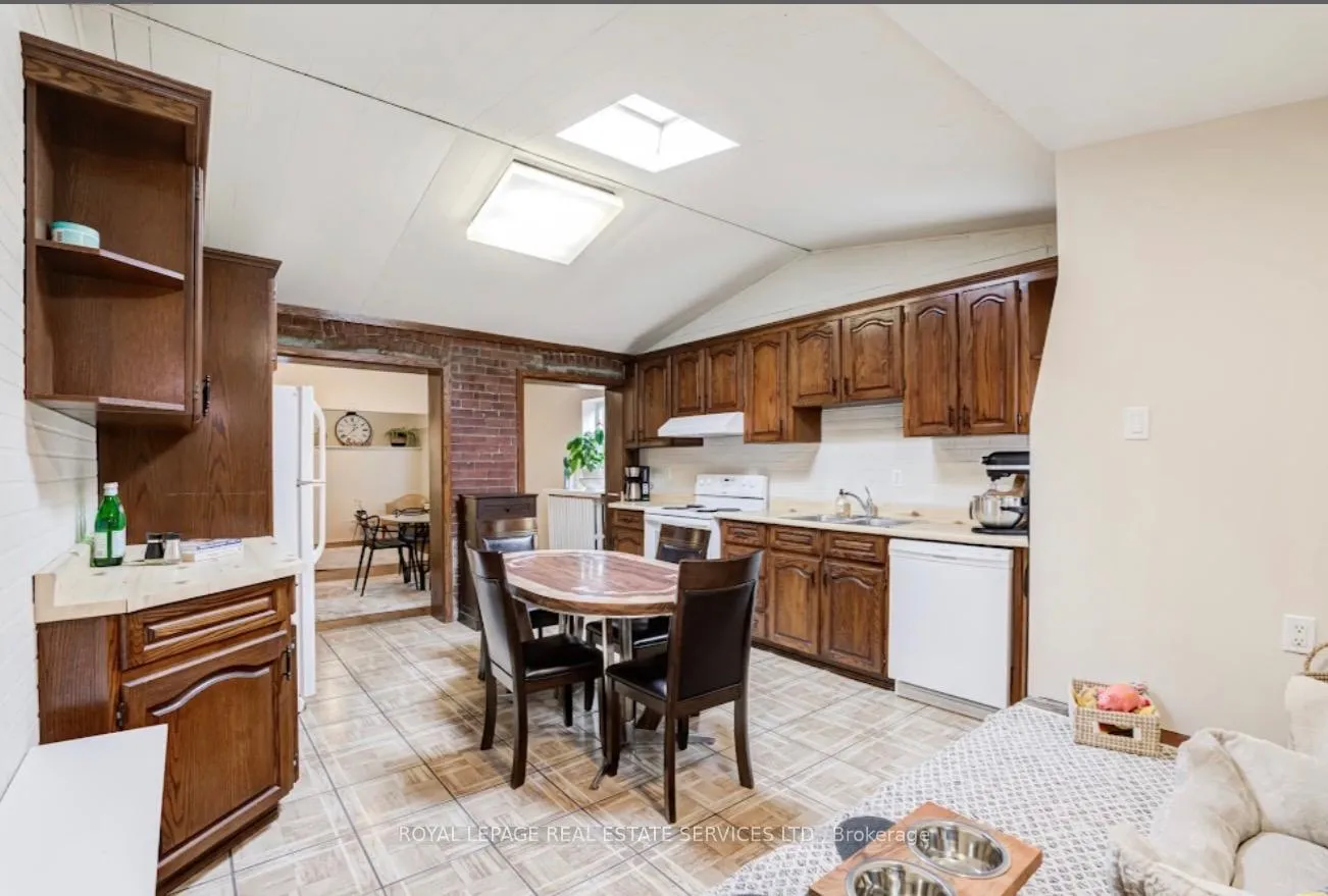 Photo 11 of 21 Hatherley Road, Toronto, Caledonia-Fairbank — HOMEH