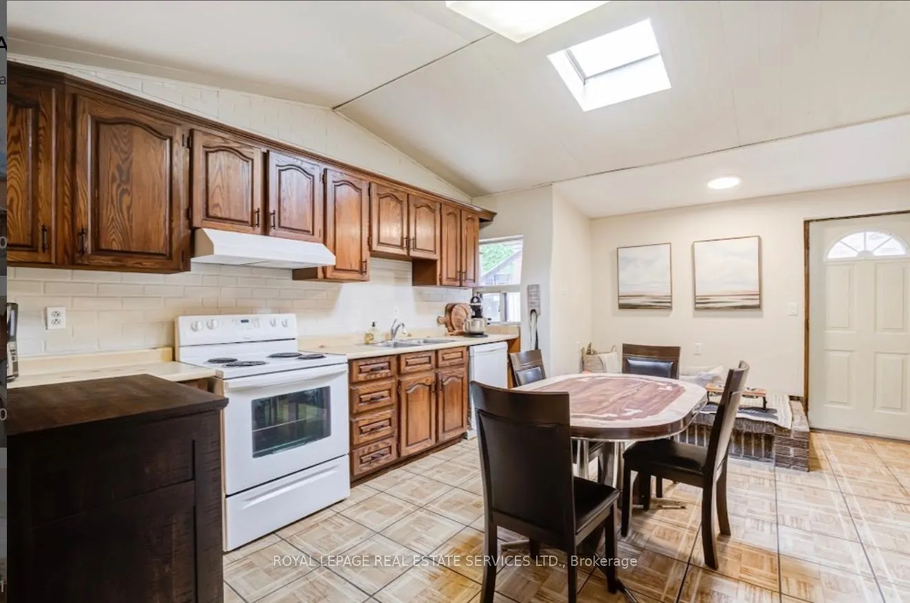 Photo 12 of 21 Hatherley Road, Toronto, Caledonia-Fairbank — HOMEH