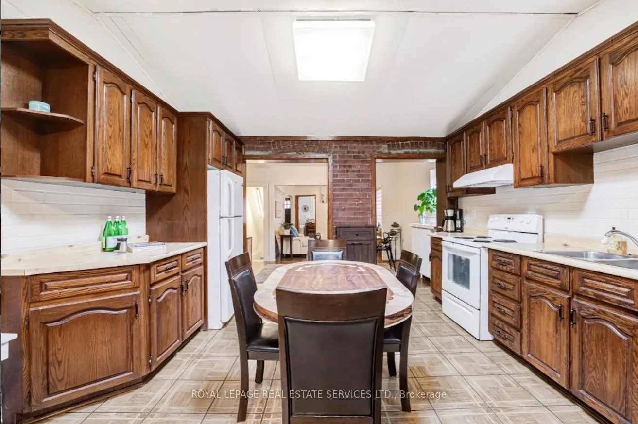 Photo 13 of 21 Hatherley Road, Toronto, Caledonia-Fairbank — HOMEH