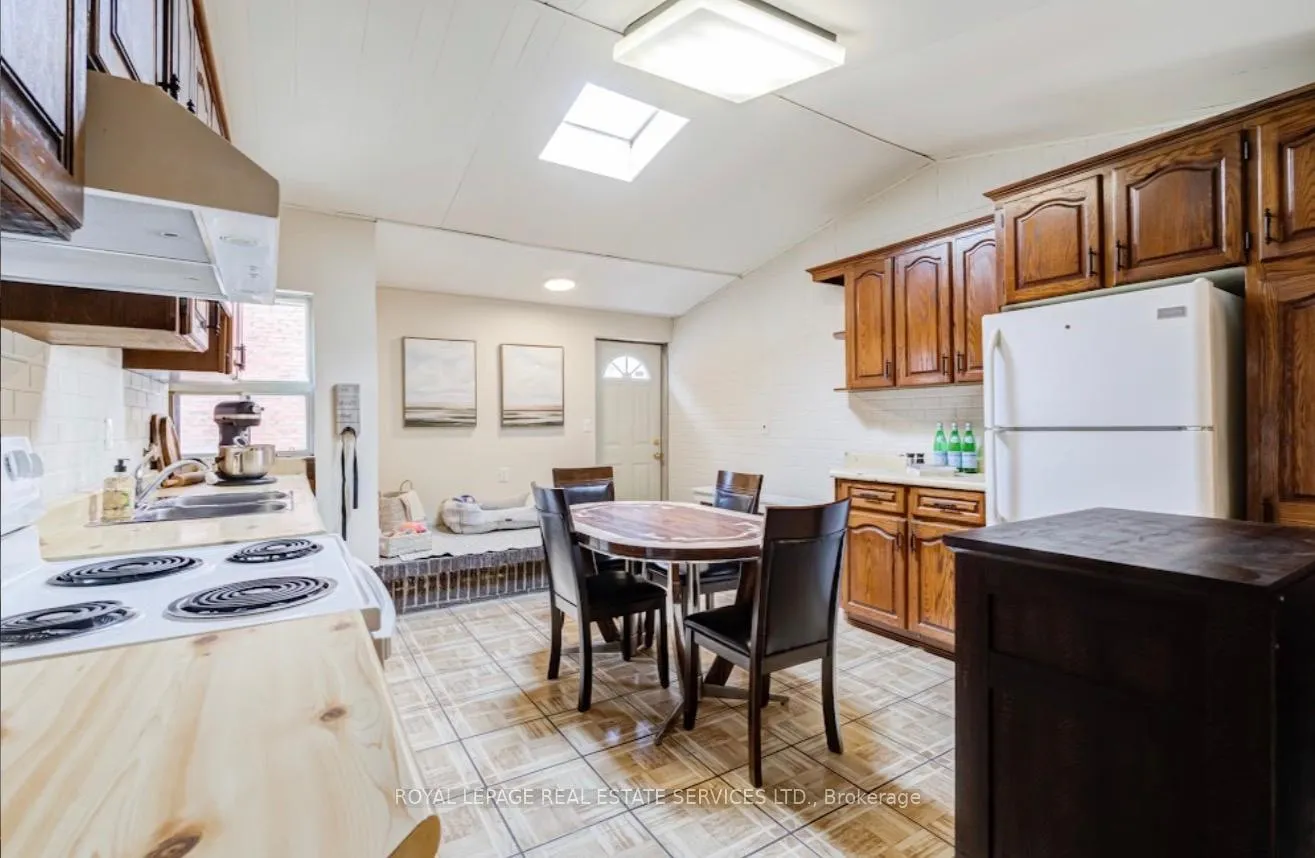 Photo 14 of 21 Hatherley Road, Toronto, Caledonia-Fairbank — HOMEH