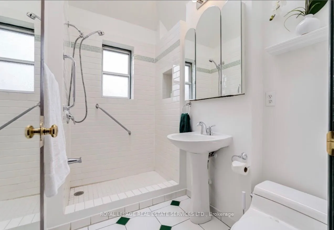 Photo 22 of 21 Hatherley Road, Toronto, Caledonia-Fairbank — HOMEH