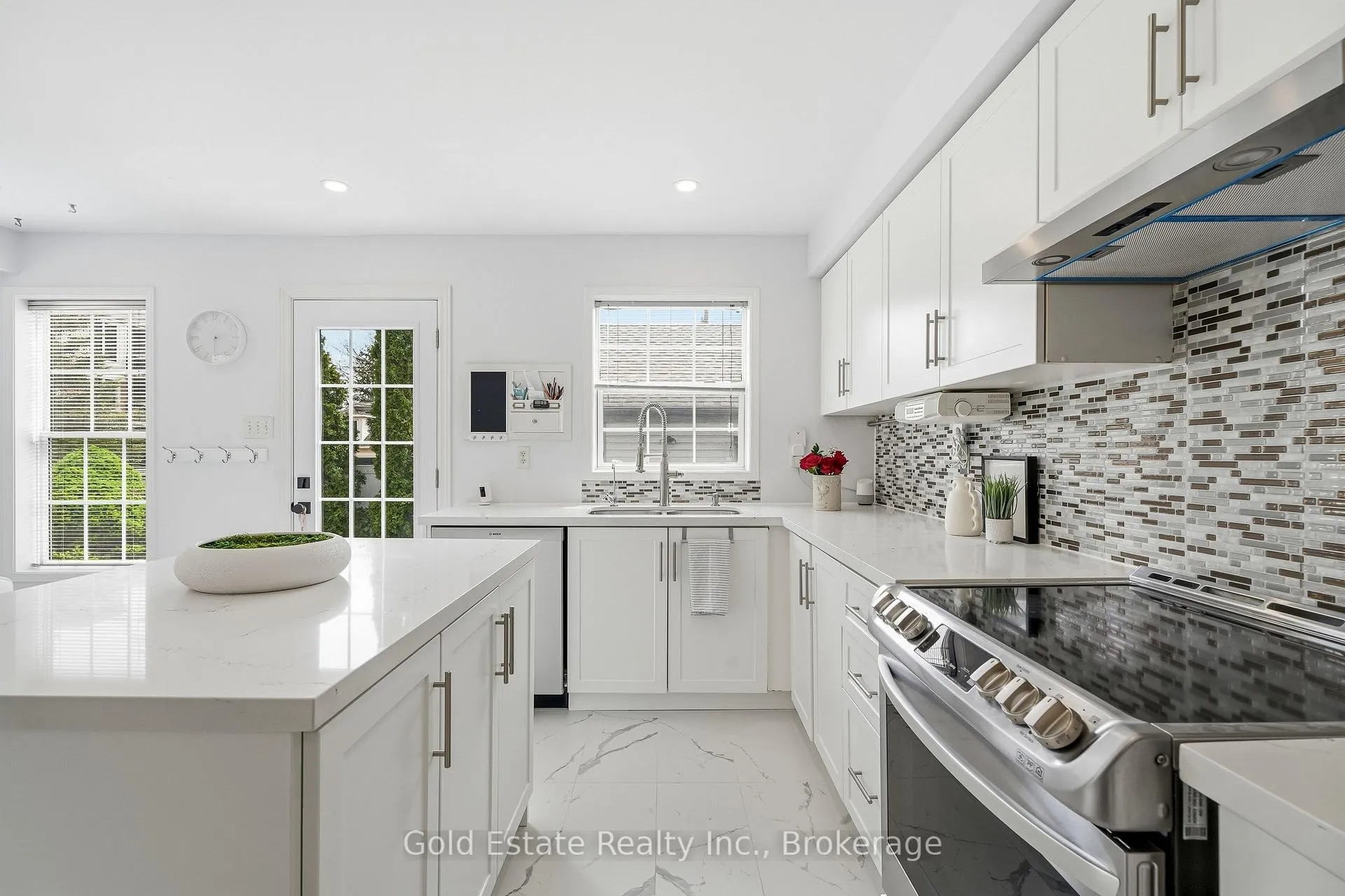 Photo 13 of 120 Roxton Road, Oakville, River Oaks — HOMEH
