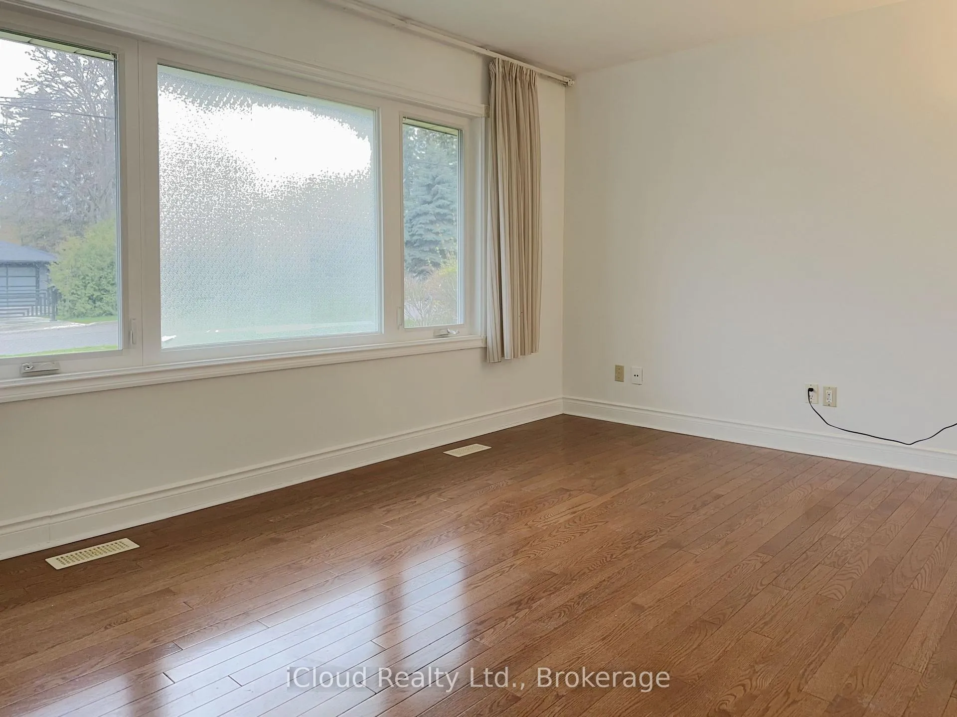 Photo 4 of 4 Longbridge Road, Vaughan, Uplands — HOMEH