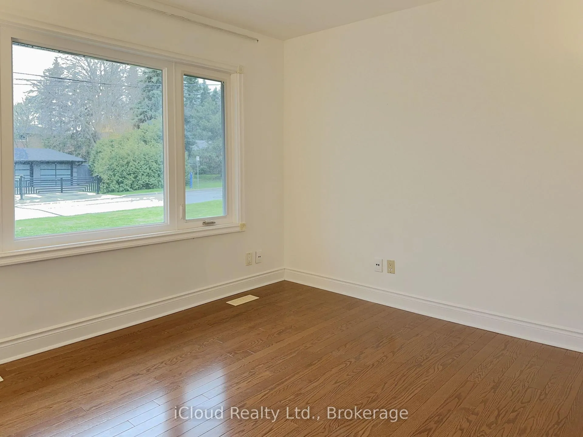 Photo 7 of 4 Longbridge Road, Vaughan, Uplands — HOMEH