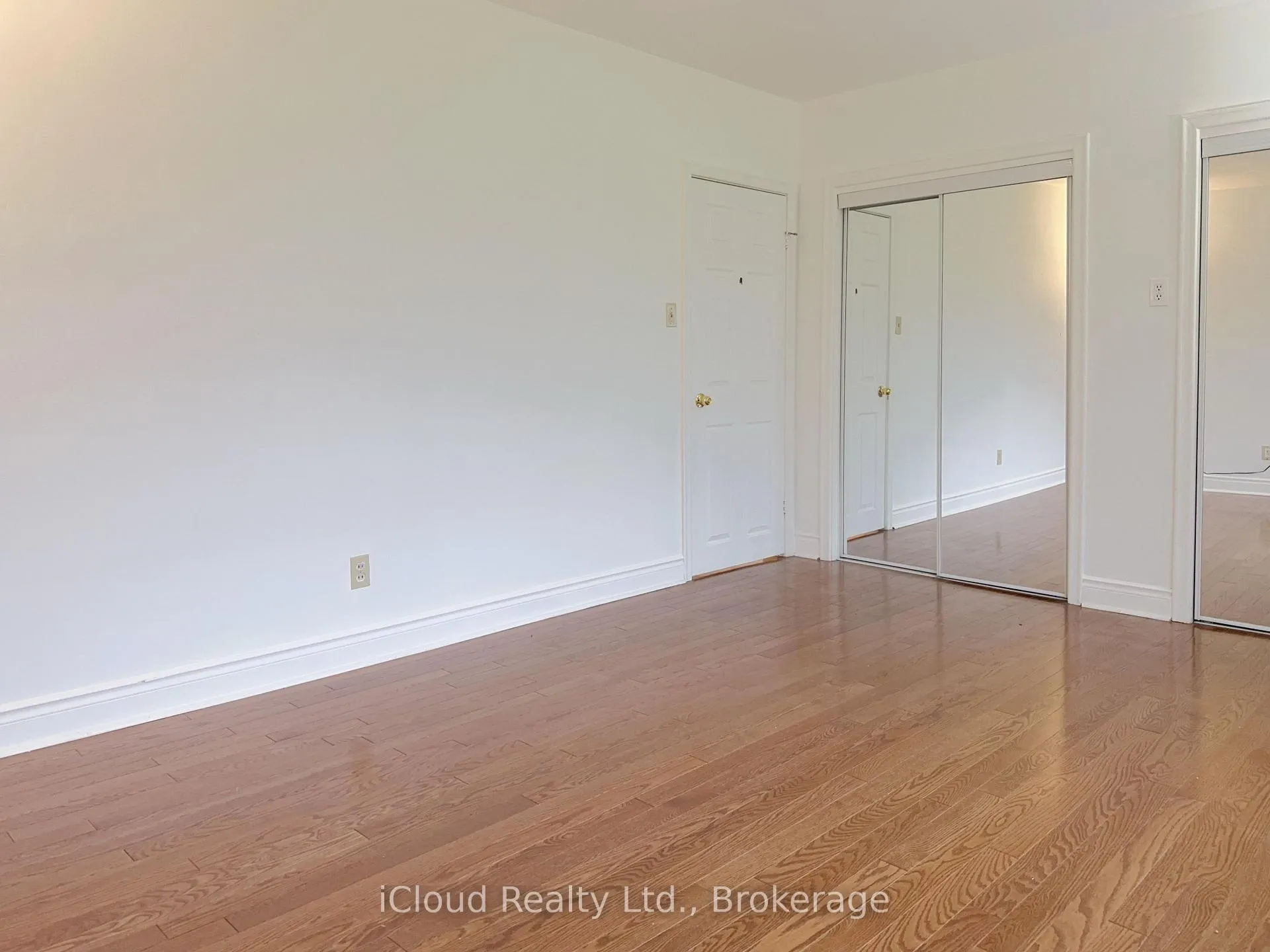 Photo 13 of 4 Longbridge Road, Vaughan, Uplands — HOMEH
