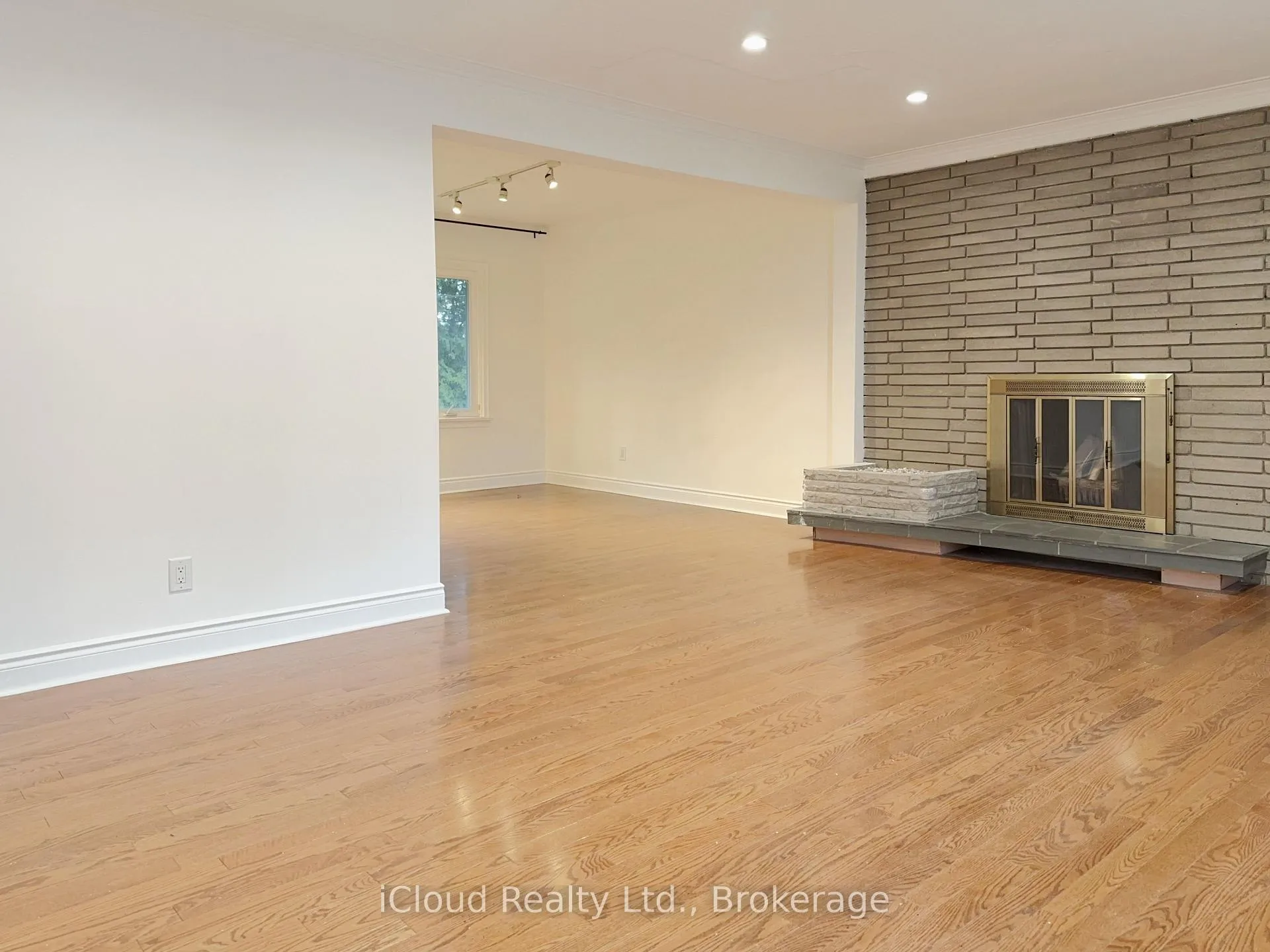 Photo 21 of 4 Longbridge Road, Vaughan, Uplands — HOMEH