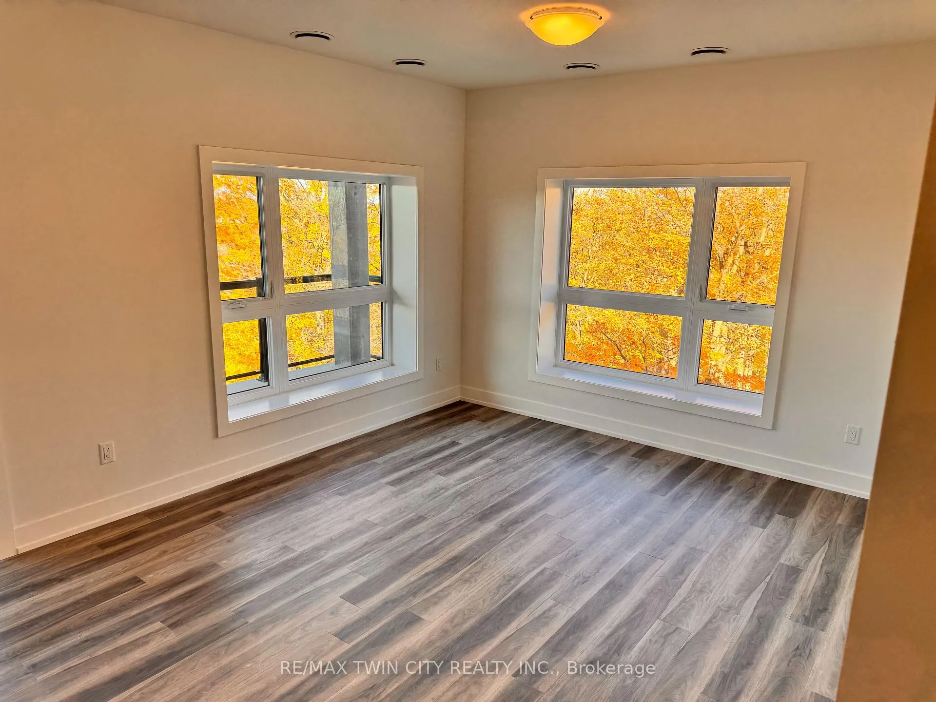 Photo 4 of Unit 506, 1100 Lackner Place, Kitchener — HOMEH