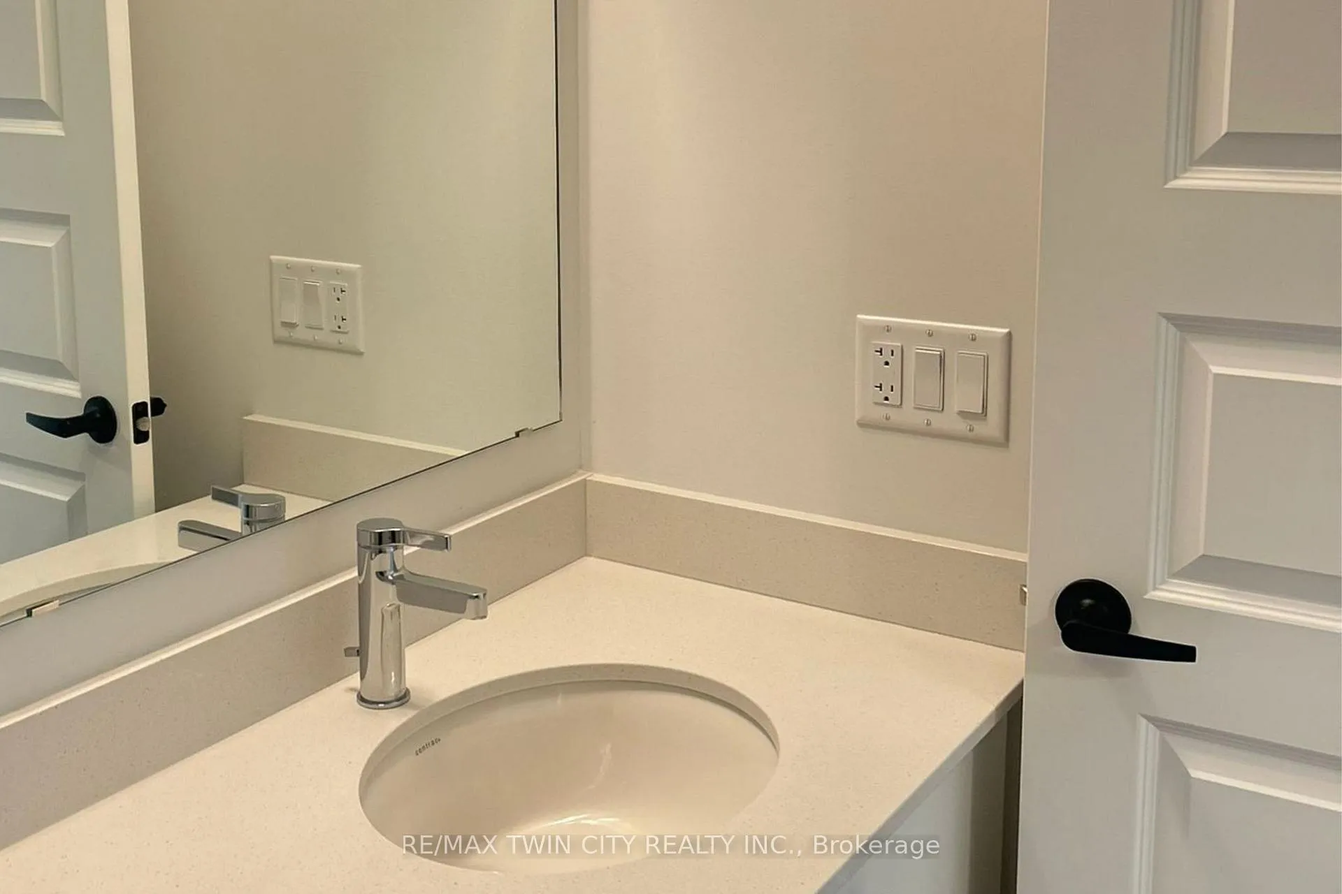 Photo 16 of Unit 506, 1100 Lackner Place, Kitchener — HOMEH
