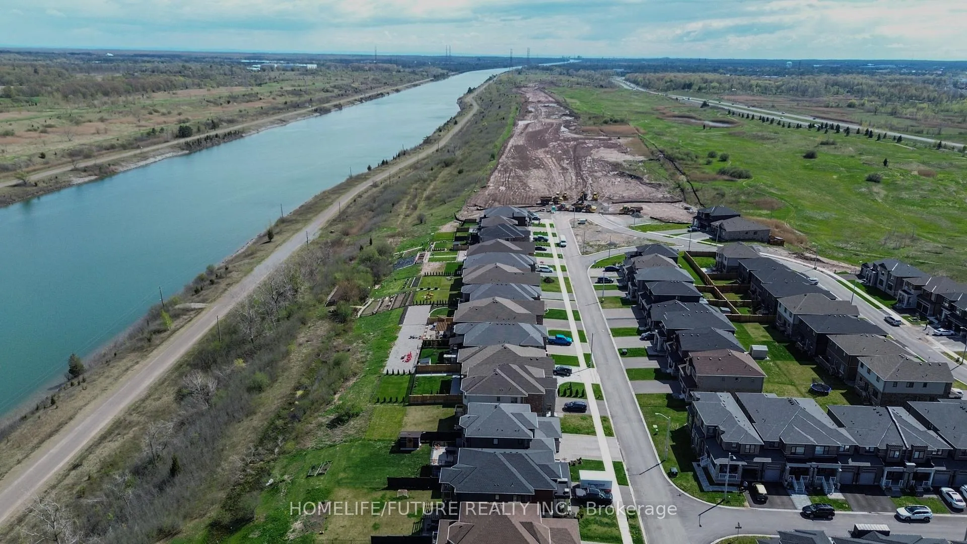 Photo 3 of 114 Shoreview Drive, Welland, Hwy 406/Welland — HOMEH