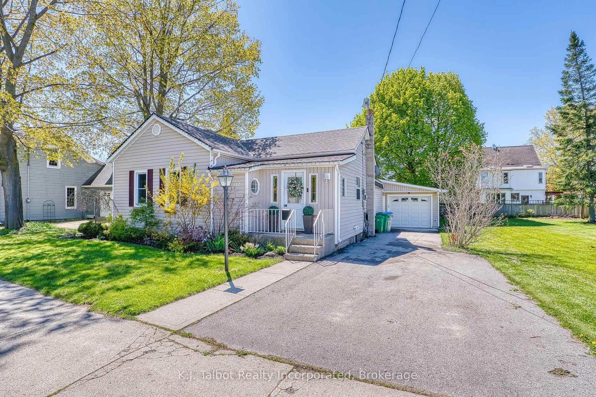 Photo 1 of 112 Anglesea Street, Goderich, Goderich (Town) — HOMEH