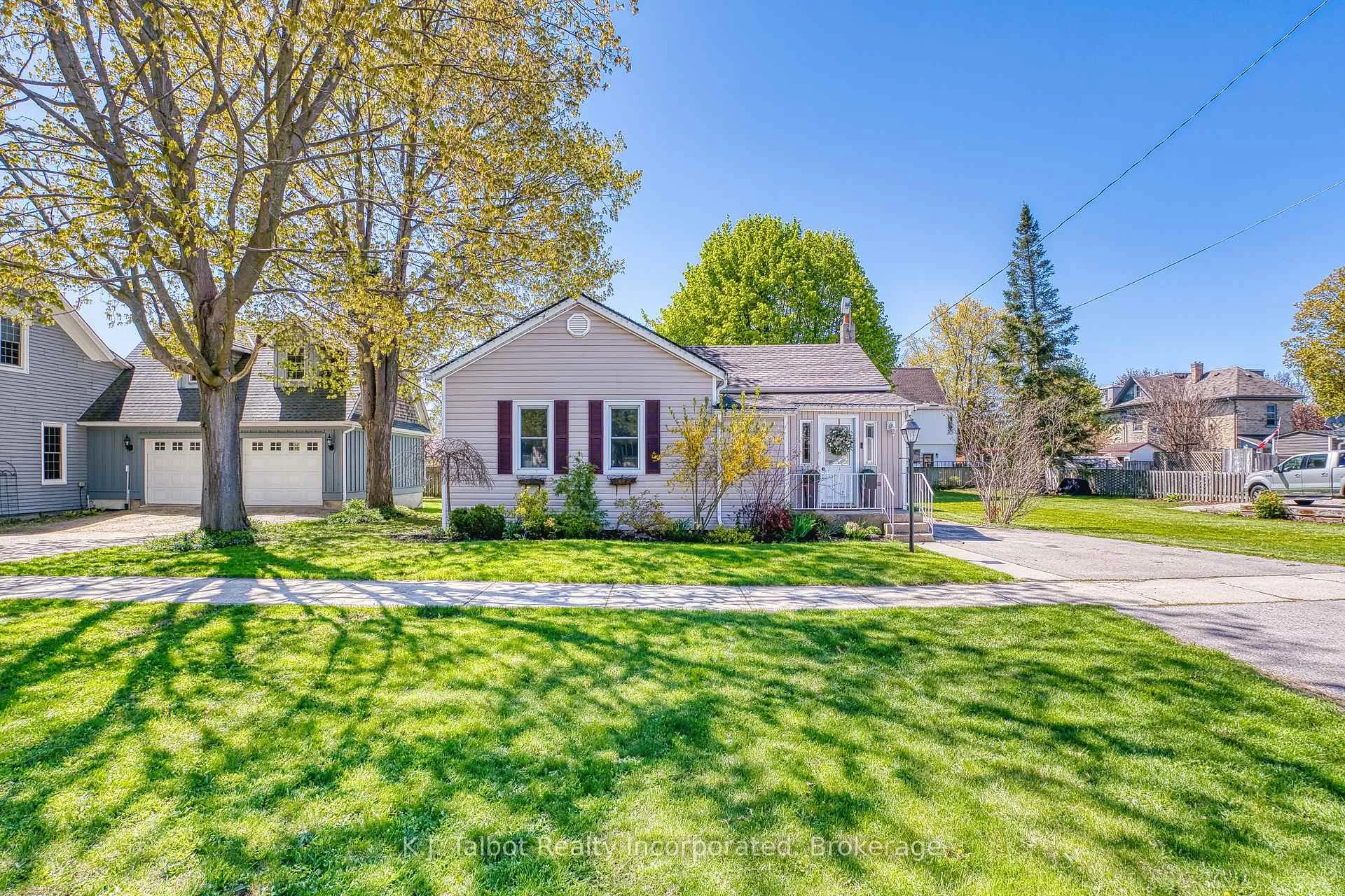 Photo 3 of 112 Anglesea Street, Goderich, Goderich (Town) — HOMEH