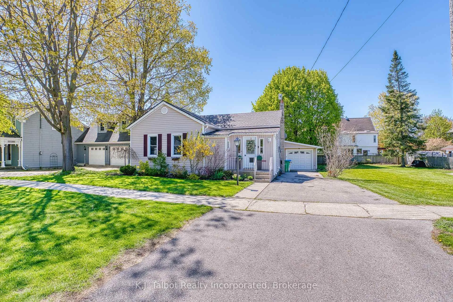 Photo 4 of 112 Anglesea Street, Goderich, Goderich (Town) — HOMEH