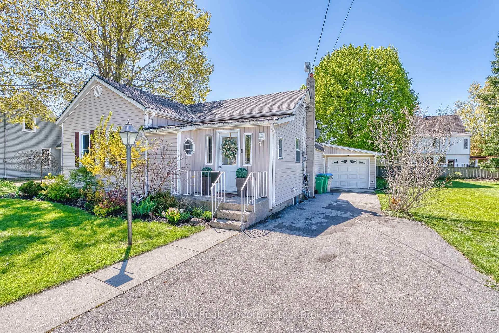 Photo 5 of 112 Anglesea Street, Goderich, Goderich (Town) — HOMEH